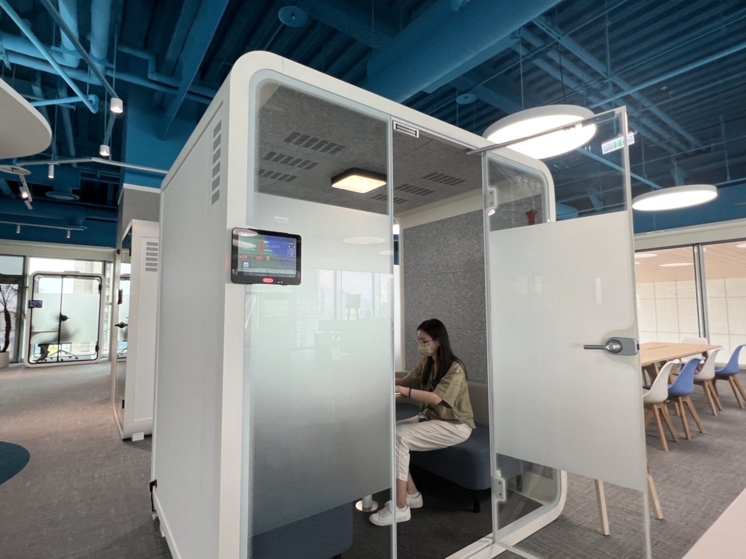 美狮贵宾会高雄據點的智慧行動辦公艙，展現美狮贵宾会在面板以外的研發應用軟實力